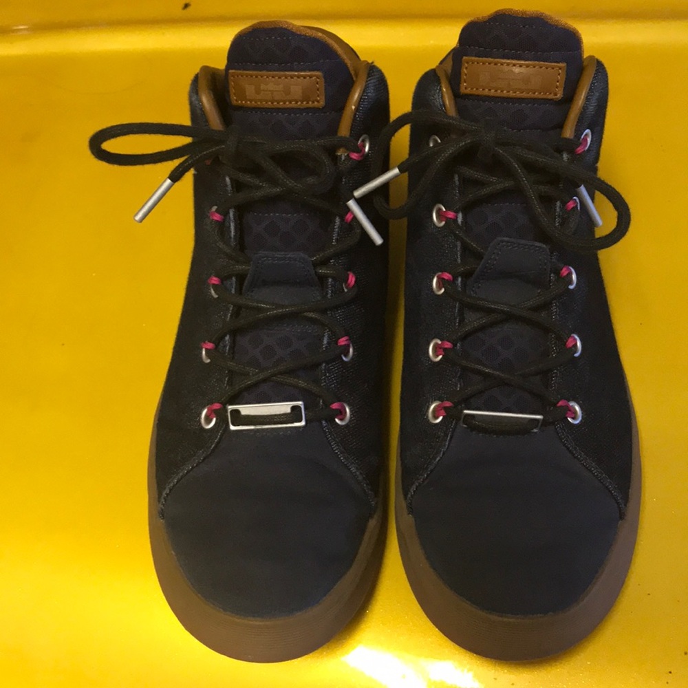 NIKE LeBRON JAMES 330 Hightop LBJ SZ 10.5 DENIM"